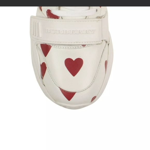 Burberry Regis Heart - Picture 8 of 12